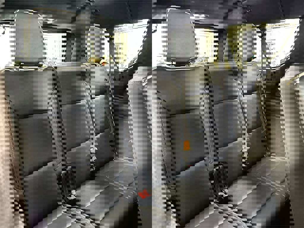 Used 2024 GMC Yukon XL SLT image 30