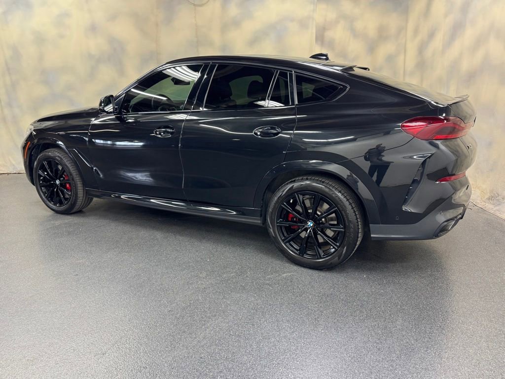 Used 2022 BMW X6 M50i w/ Executive Package AWD/4WD image 5