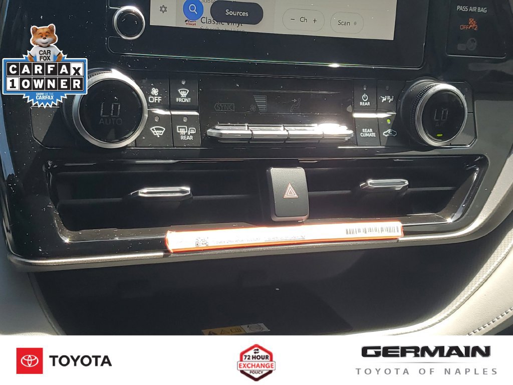 Used 2025 Toyota Highlander XLE FWD image 32