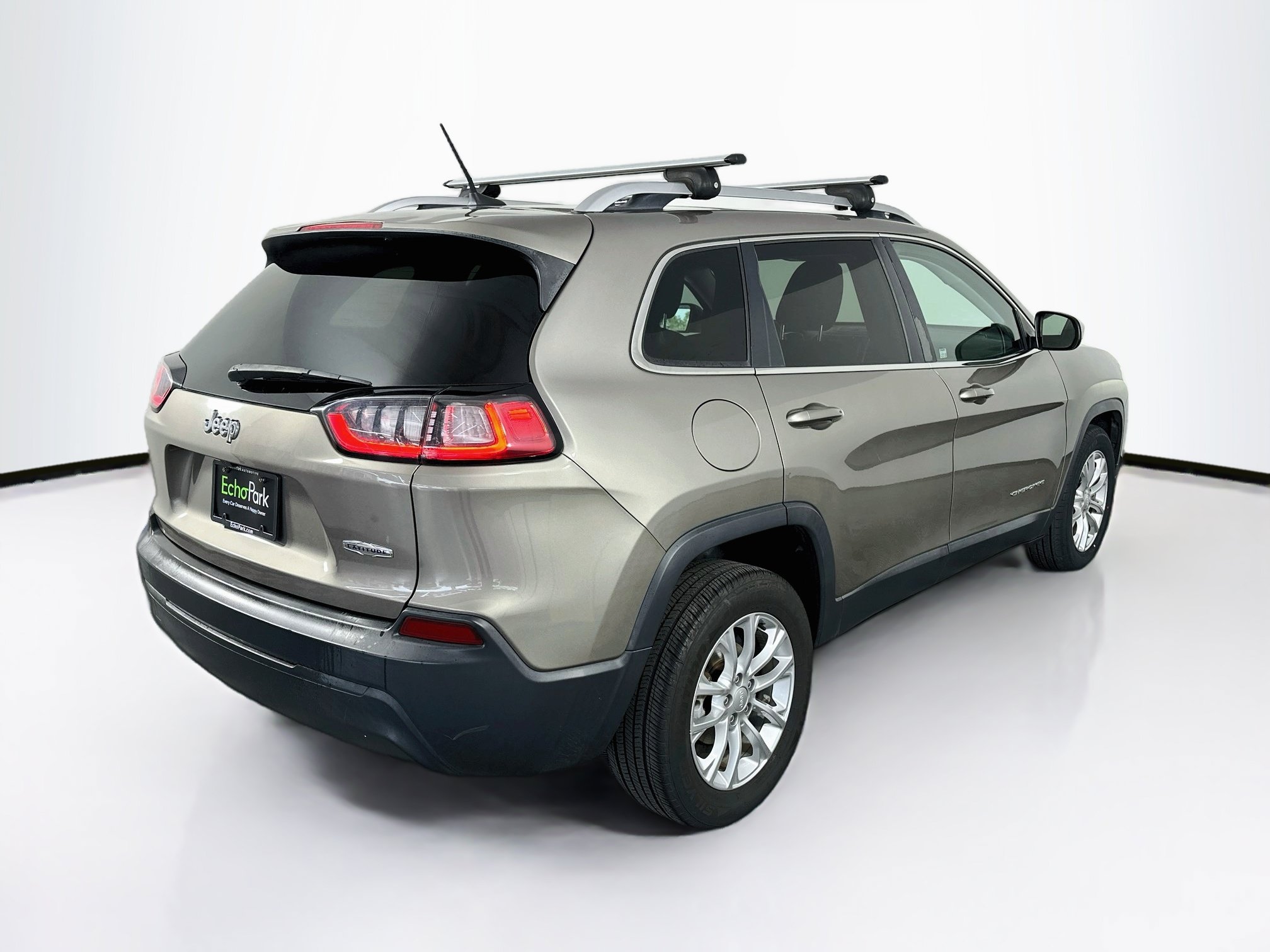 Used 2019 Jeep Cherokee Latitude w/ Popular Appearance Group FWD image 9