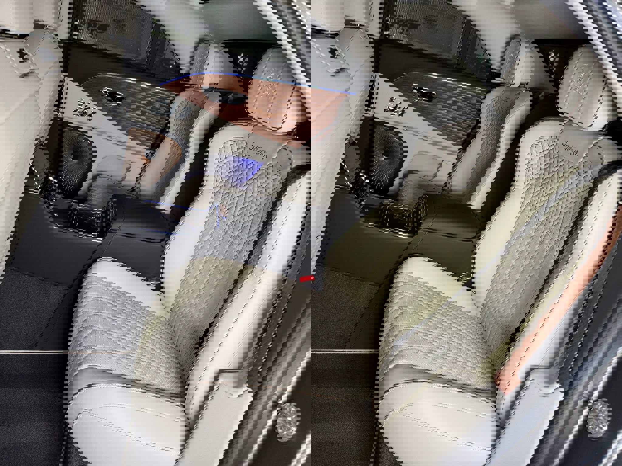 Used 2022 Bentley Flying Spur Plug-In Hybrid image 12