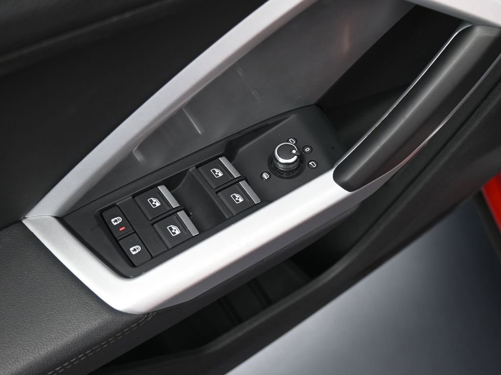 Used 2025 Audi Q3 2.0T Premium image 19