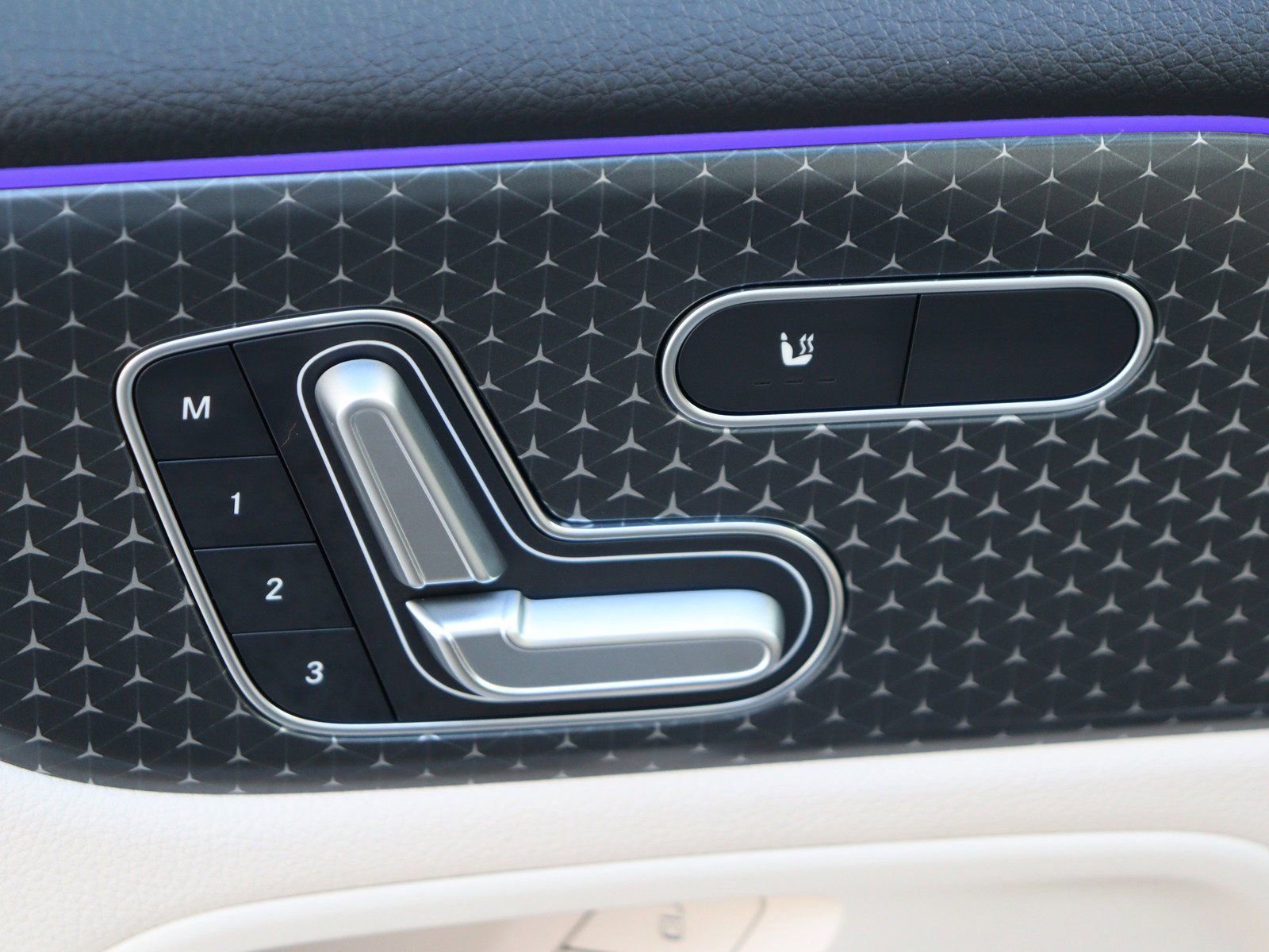 Used 2025 Mercedes-Benz GLB 250 image 34