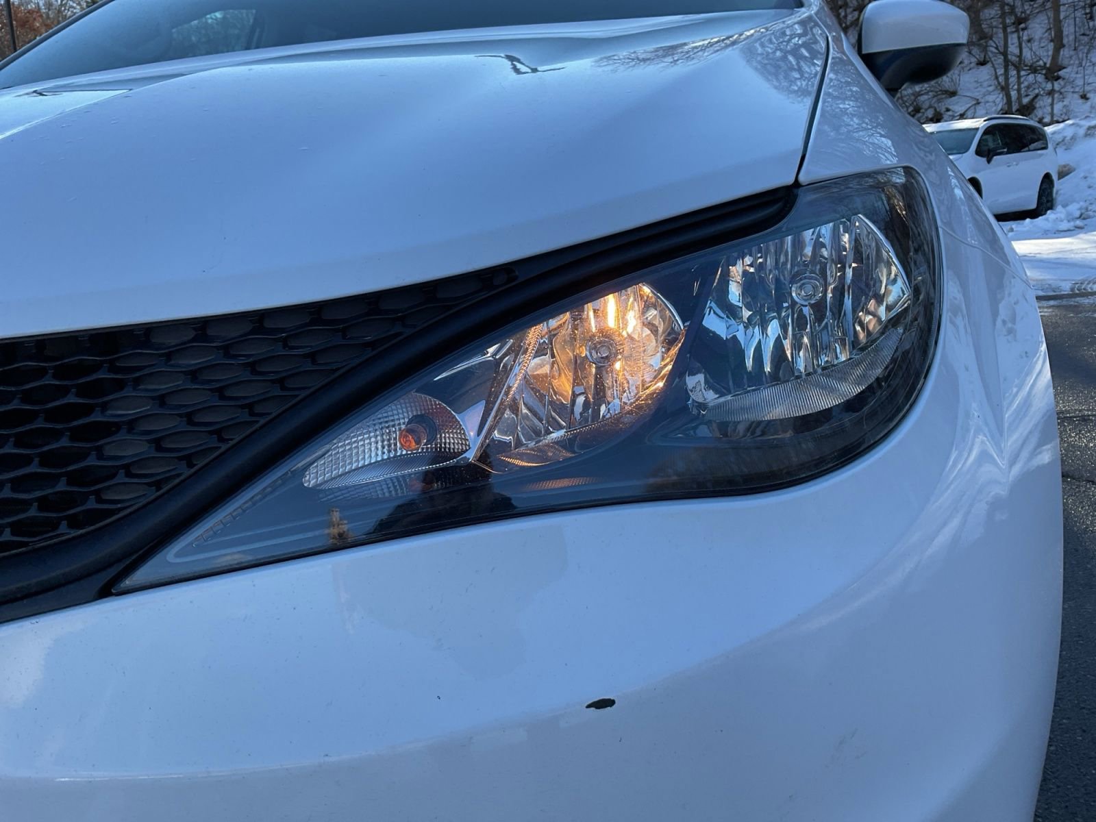 Used 2023 Chrysler Voyager LX image 28