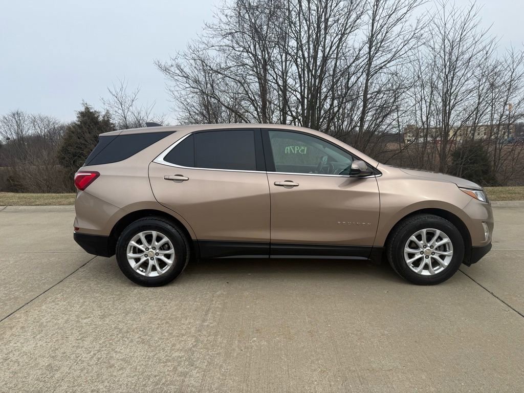 Used 2019 Chevrolet Equinox LT w/ Driver Convenience Package image 2