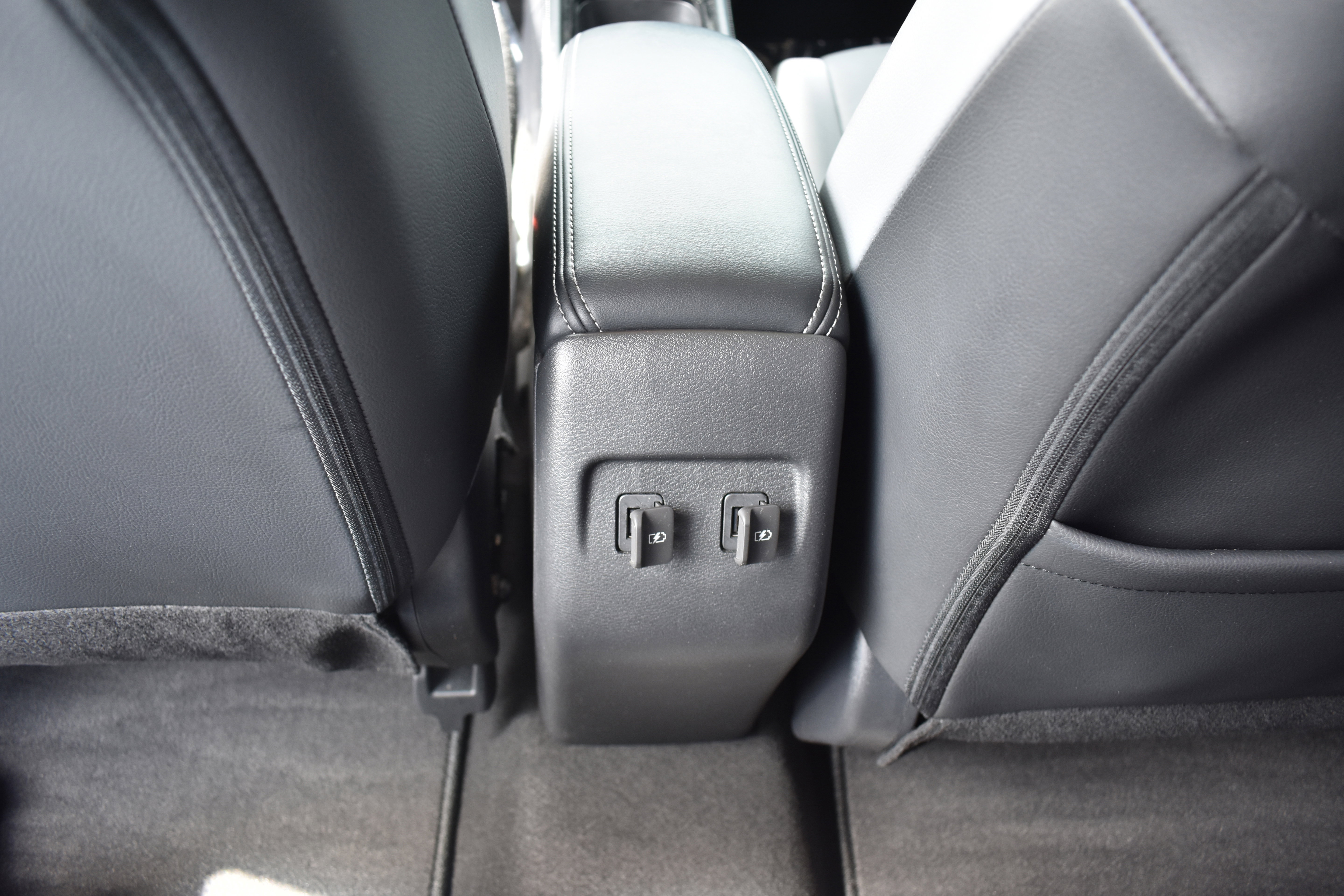 Used 2023 Nissan Kicks SR w/ SR Premium Package image 28