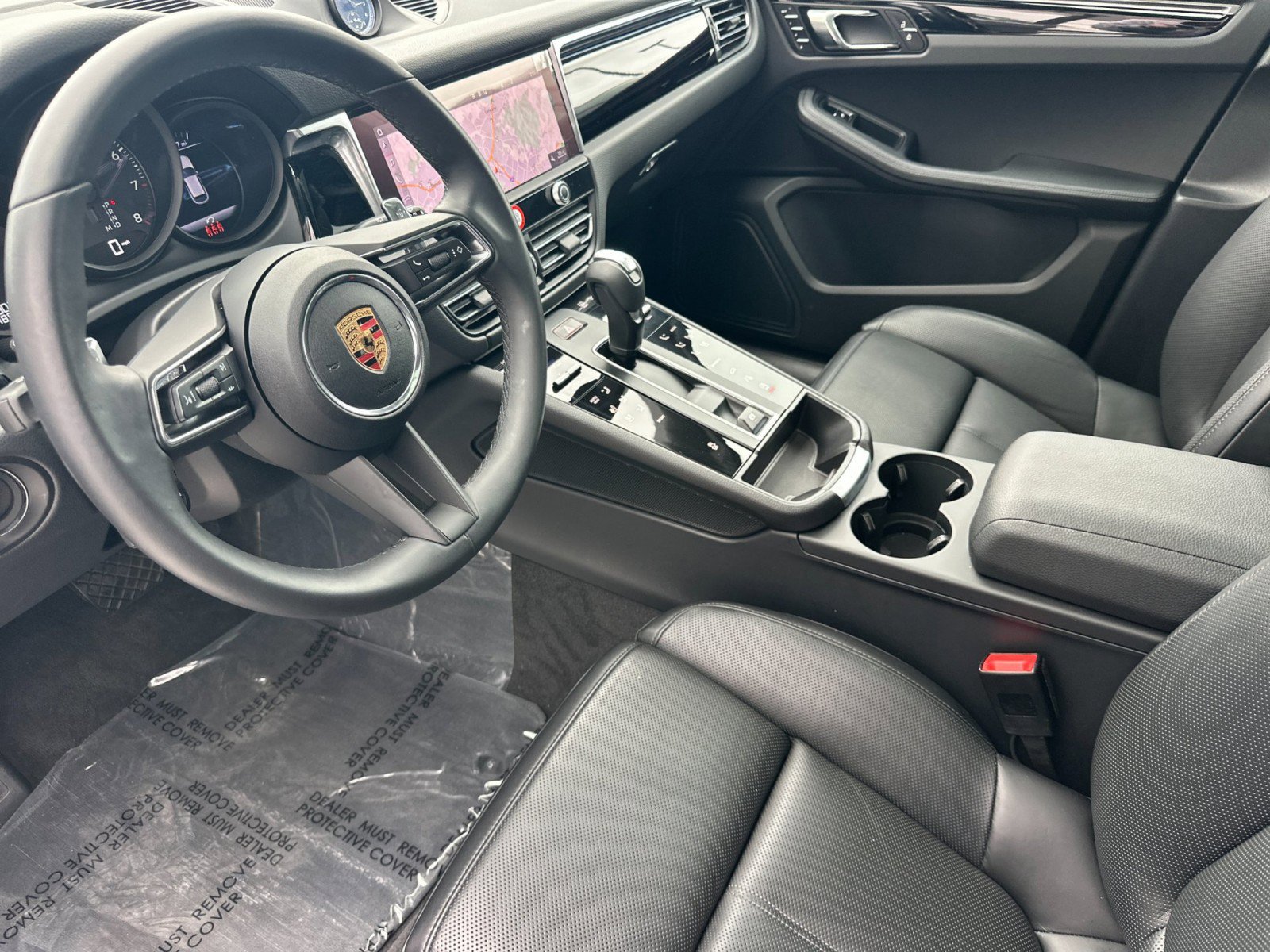 Used 2025 Porsche Macan image 4