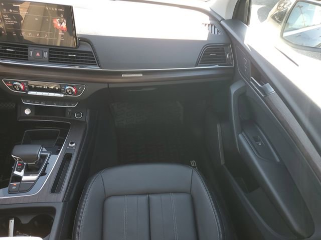 Used 2024 Audi Q5 2.0T Premium w/ Convenience Package image 19