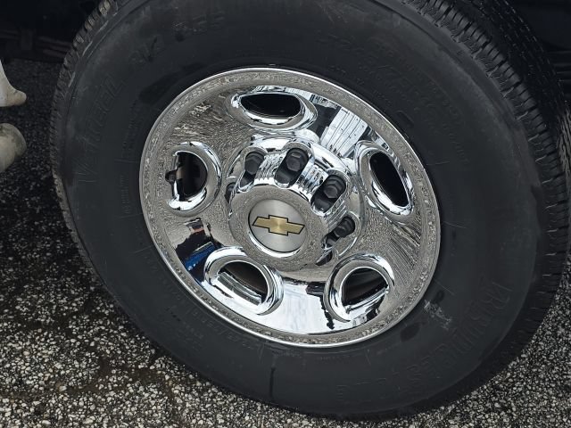 Used 2025 Chevrolet Express 2500 w/ Driver Convenience Package RWD image 9