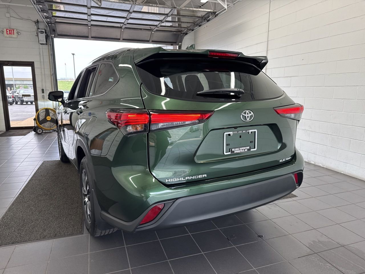 Used 2023 Toyota Highlander XLE image 6