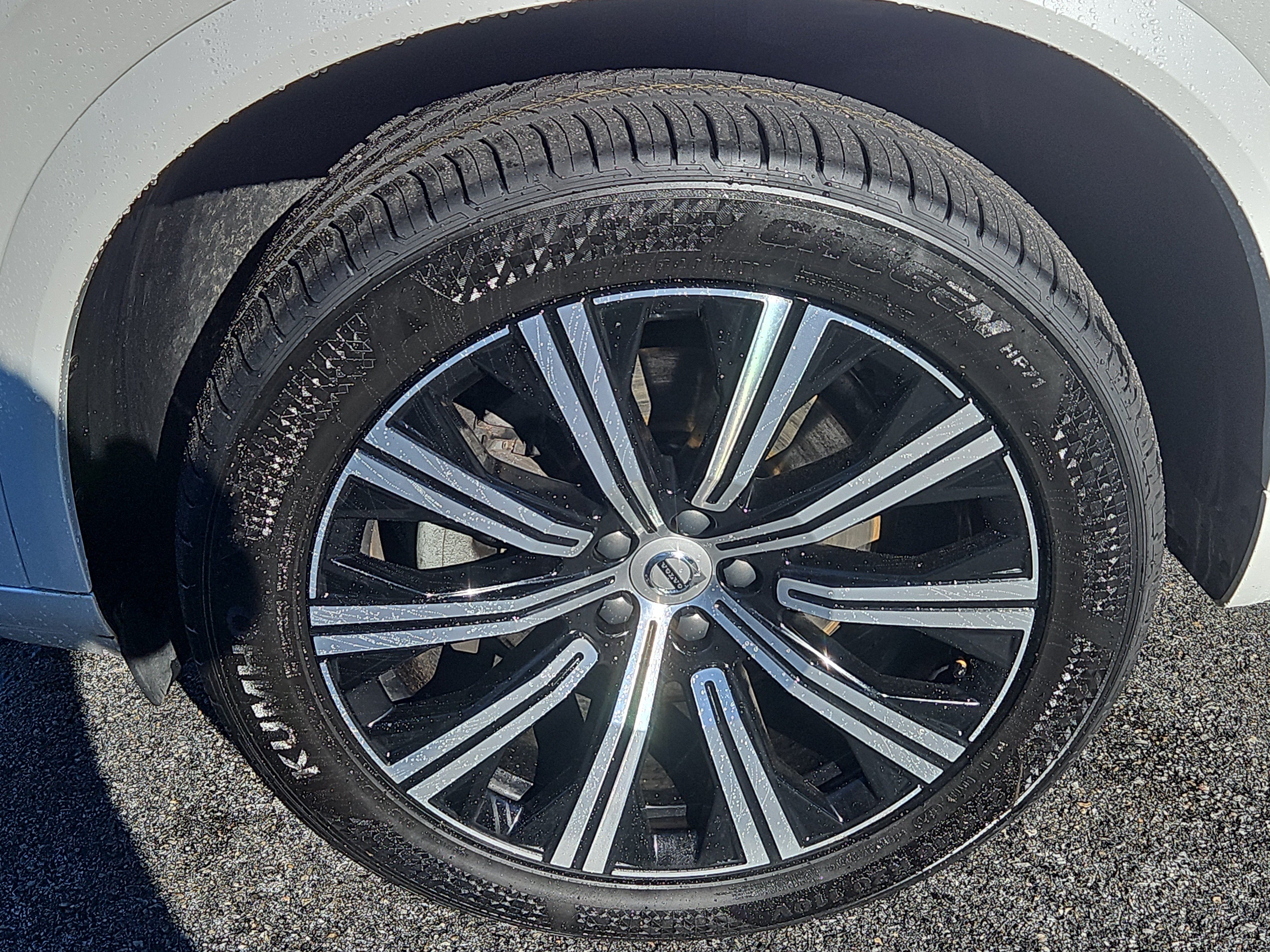 Used 2024 Volvo XC90 B5 Core w/ Climate Package AWD/4WD image 4