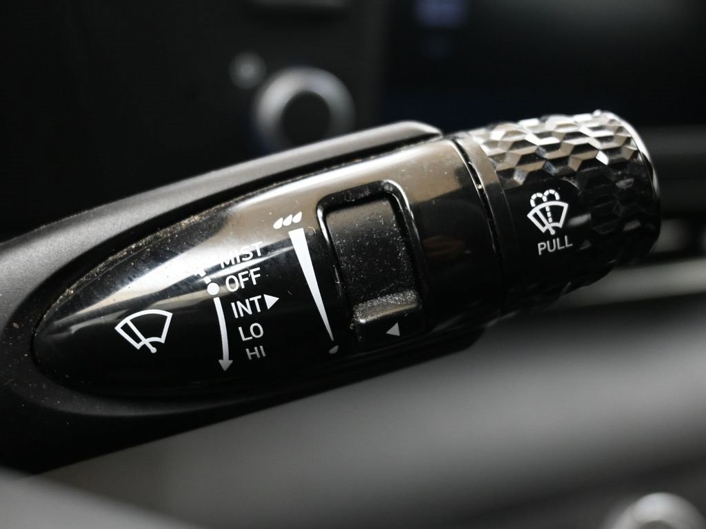 Certified 2025 Hyundai Elantra SE image 29