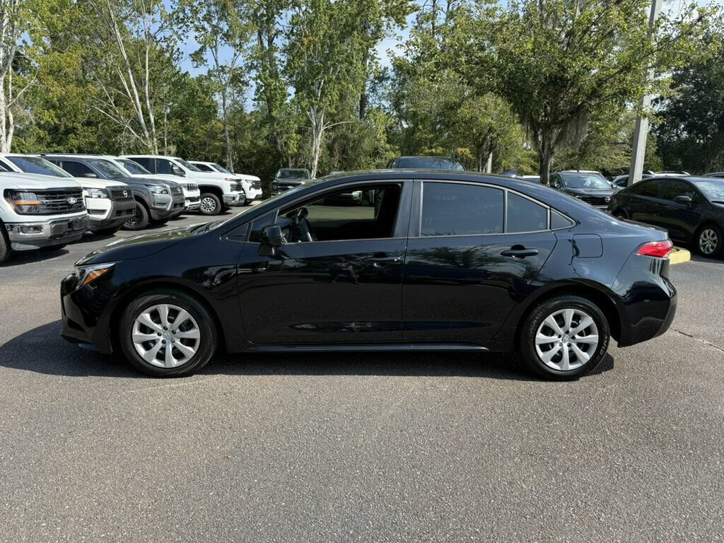 Used 2026 Toyota Corolla LE FWD image 2