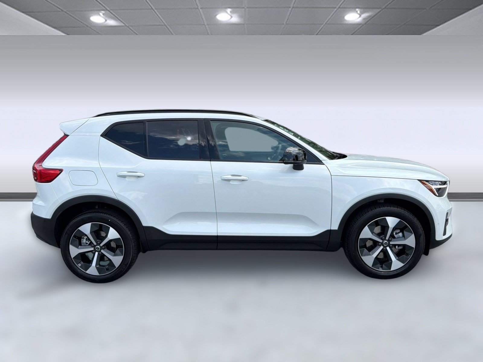 New 2026 Volvo XC40 B5 Plus w/ Climate Package AWD/4WD image 8