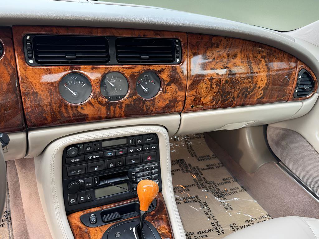 Used 2002 Jaguar XK8 Convertible image 24