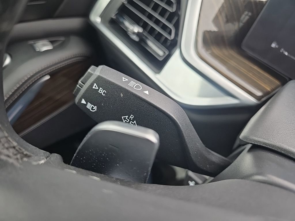 Used 2024 BMW X7 xDrive40i w/ Climate Comfort Package image 45