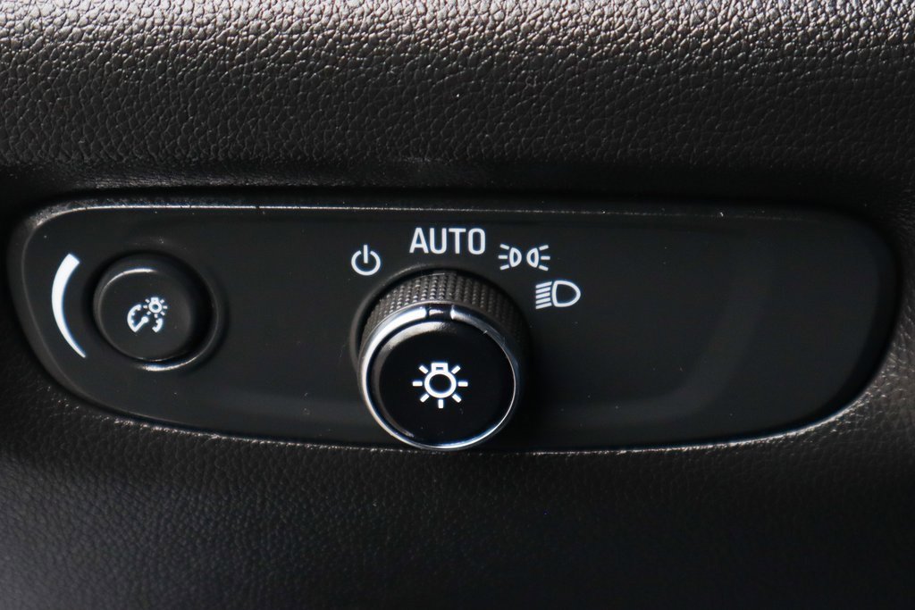 Used 2023 Chevrolet Traverse LT image 19