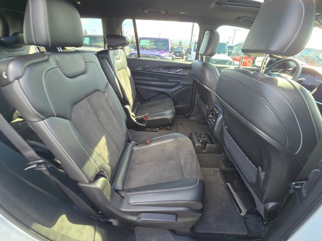 Certified 2023 Jeep Grand Cherokee L Altitude AWD/4WD image 15