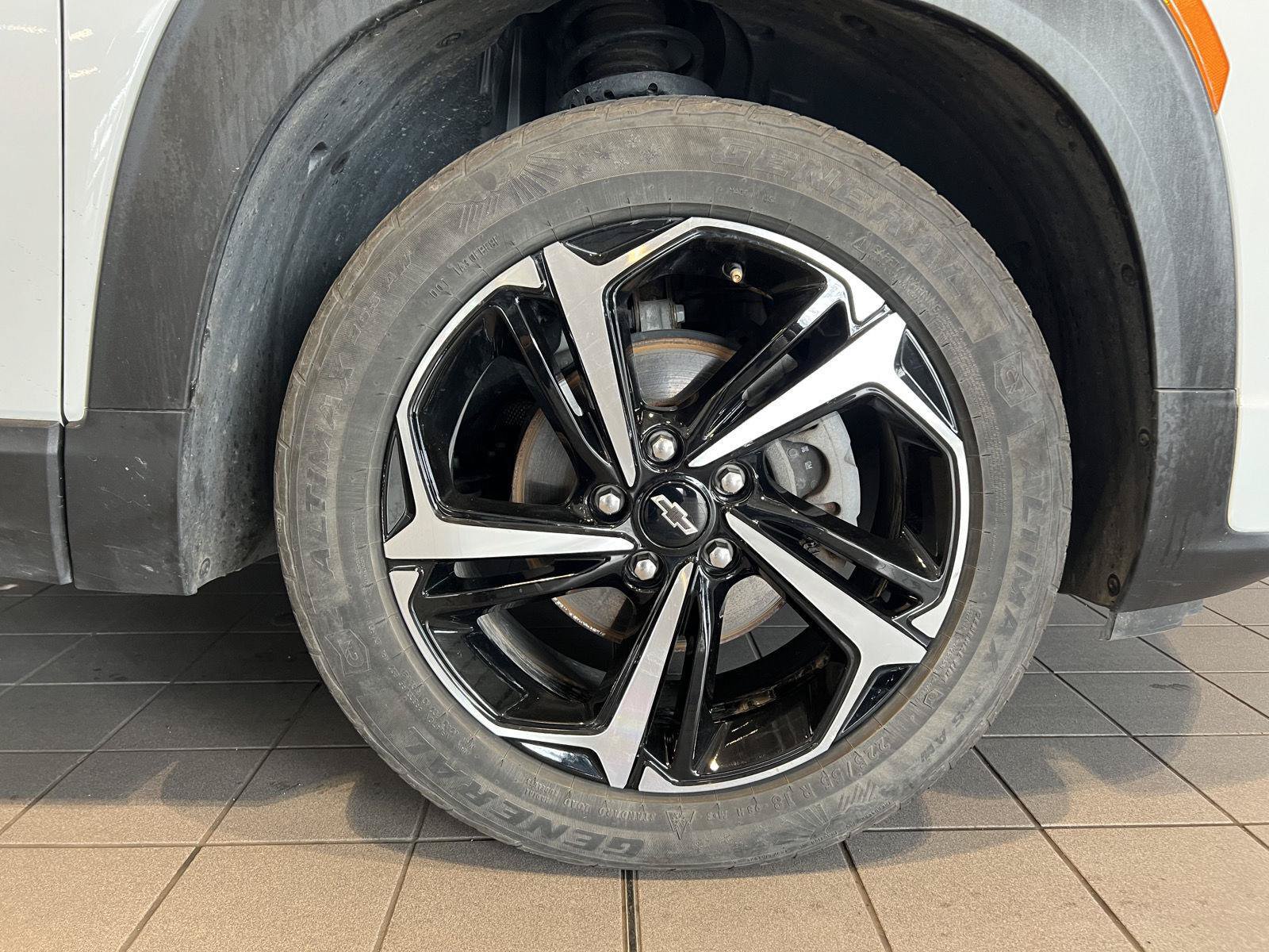 Used 2023 Chevrolet TrailBlazer RS w/ Convenience Package FWD image 9