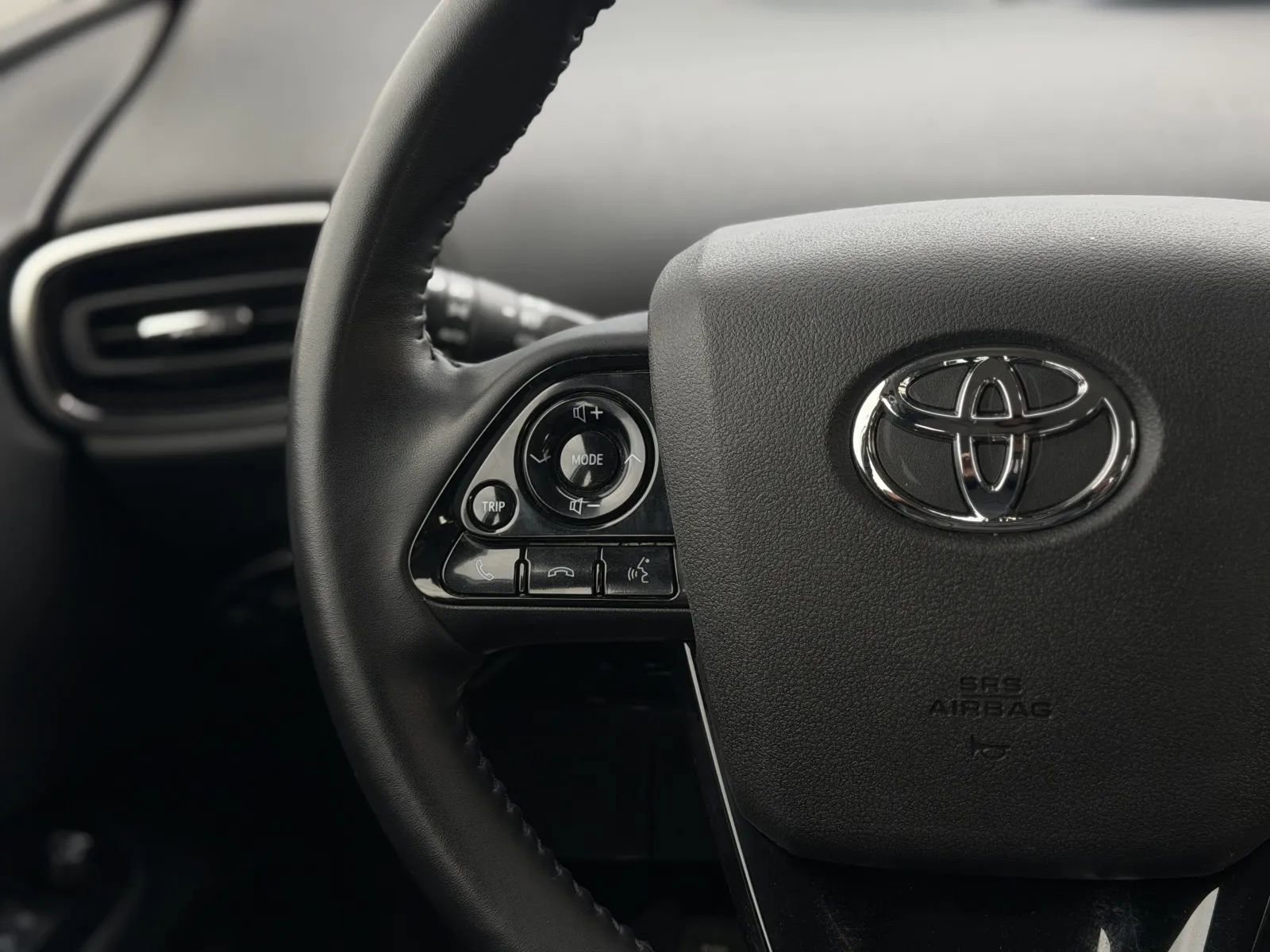 Used 2020 Toyota Prius XLE w/ Preferred Accessory Package image 21