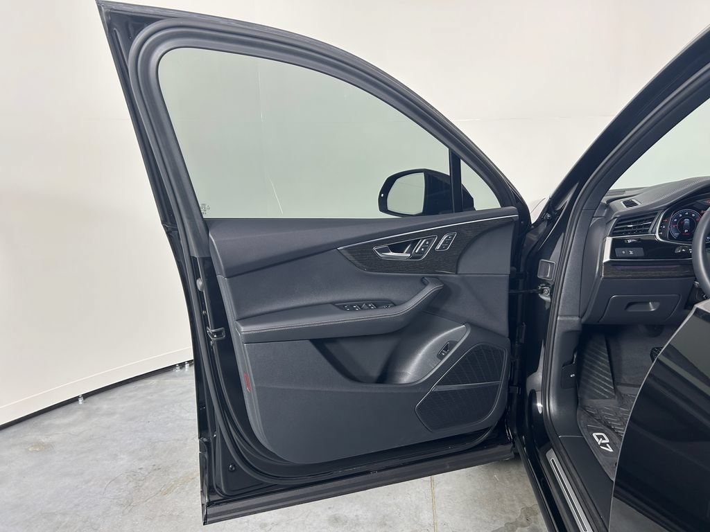 Used 2025 Audi Q7 3.0T Premium Plus AWD/4WD image 14