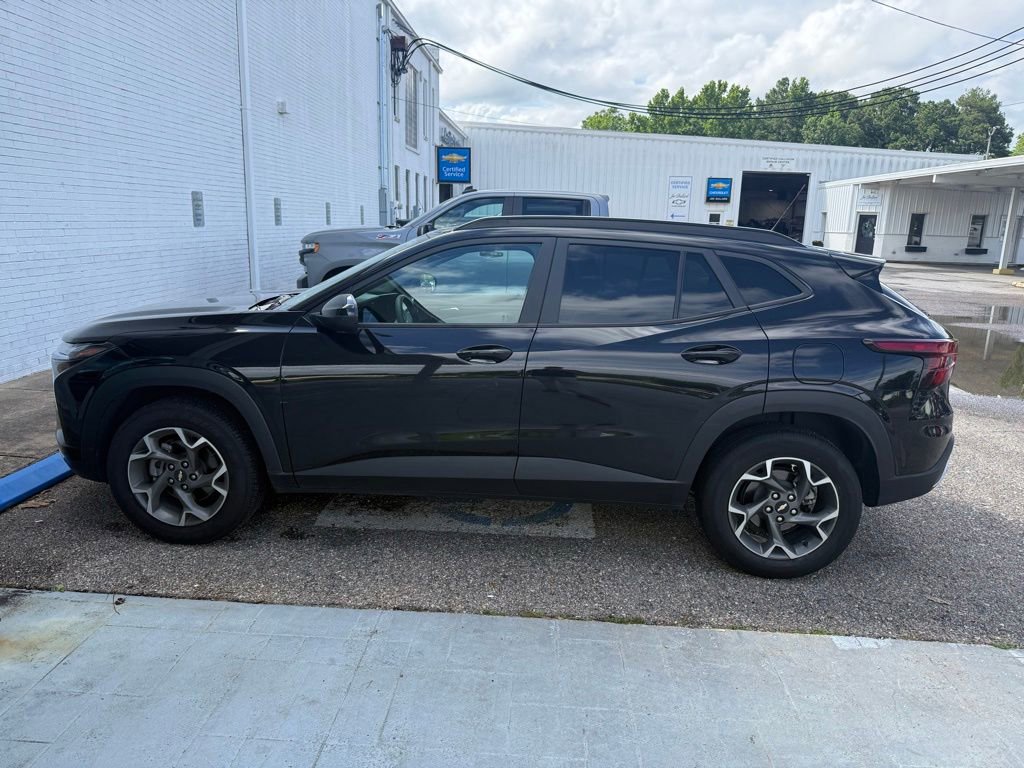 Used 2024 Chevrolet Trax LT FWD image 3