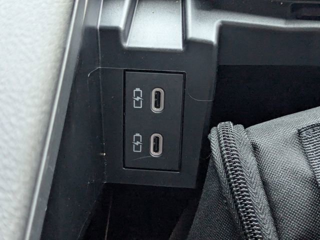 Used 2025 Toyota Sienna Platinum FWD image 38