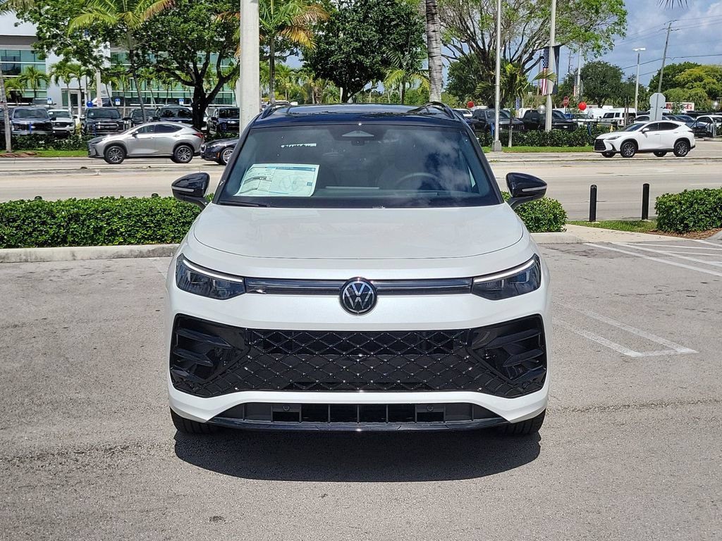 New 2026 Volkswagen Tiguan SE R-Line FWD image 2