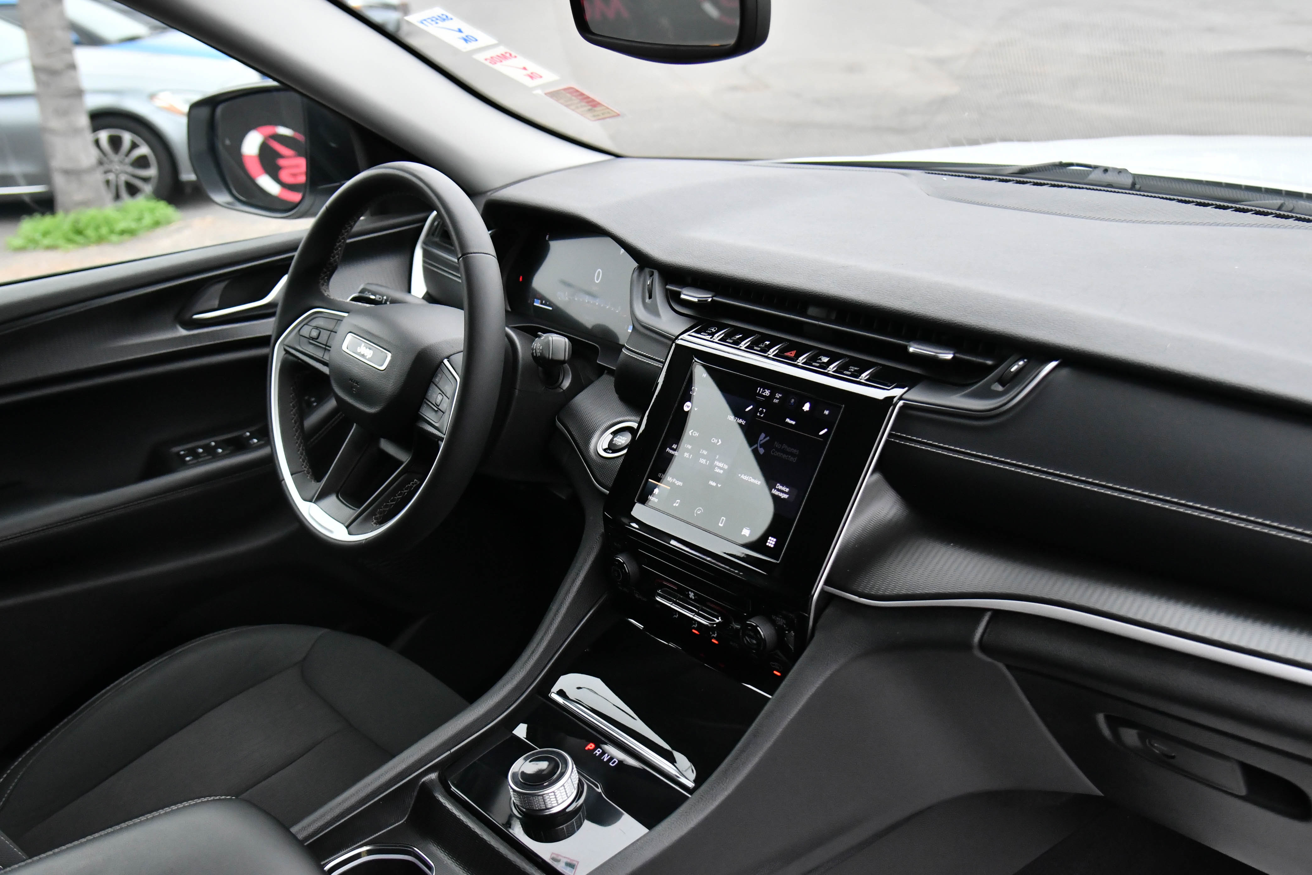 Used 2023 Jeep Grand Cherokee L Laredo image 45