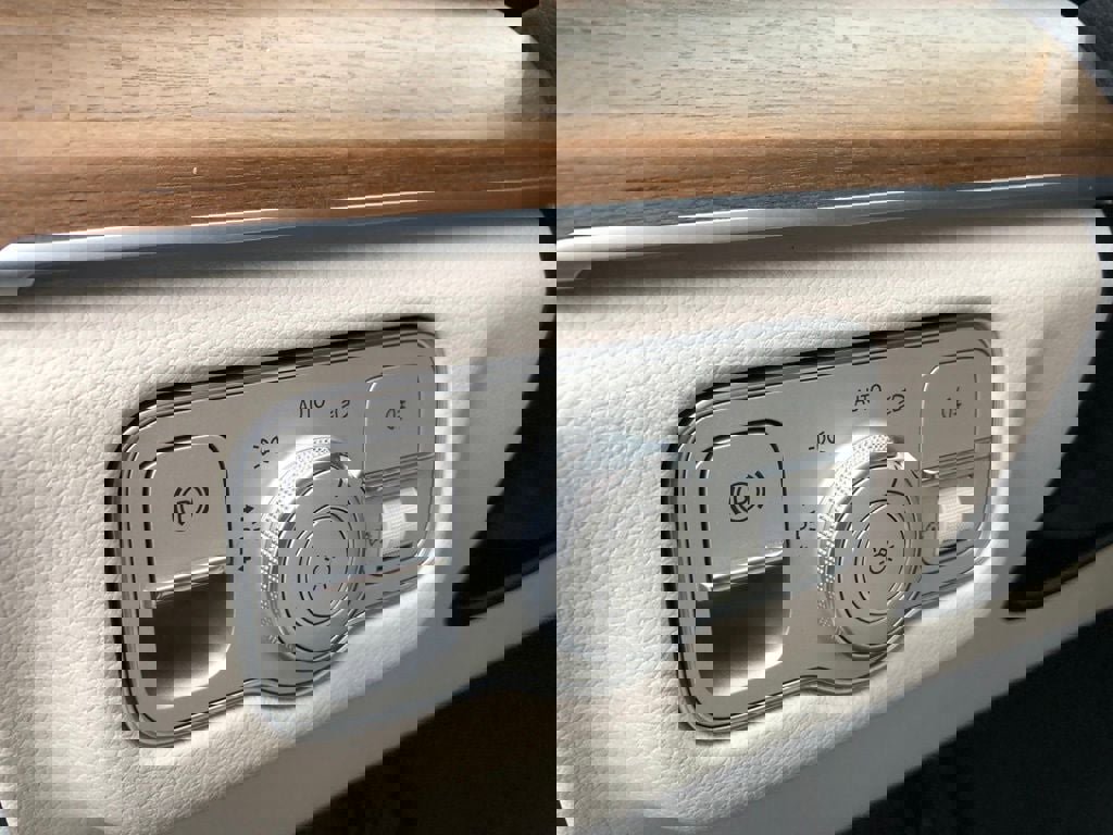 Certified 2022 Mercedes-Benz GLS 450 4MATIC image 13