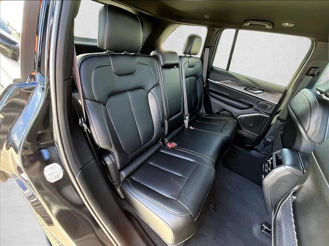 Used 2024 Jeep Grand Cherokee Limited w/ Black Appearance Package image 29