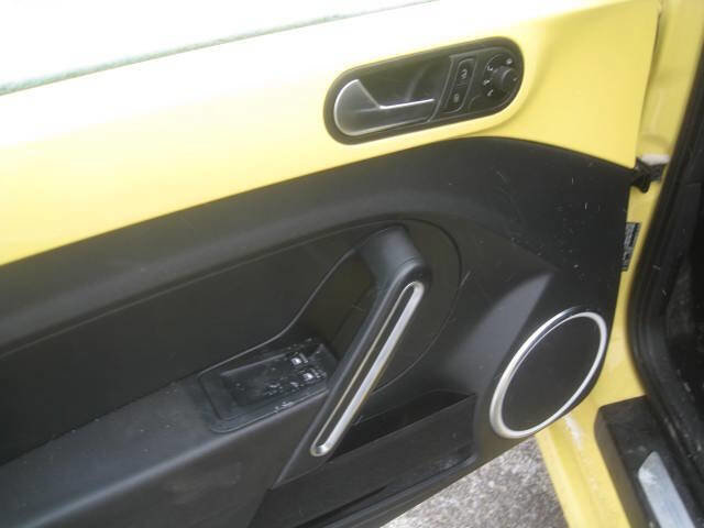 Used 2013 Volkswagen Beetle 2.5 image 11