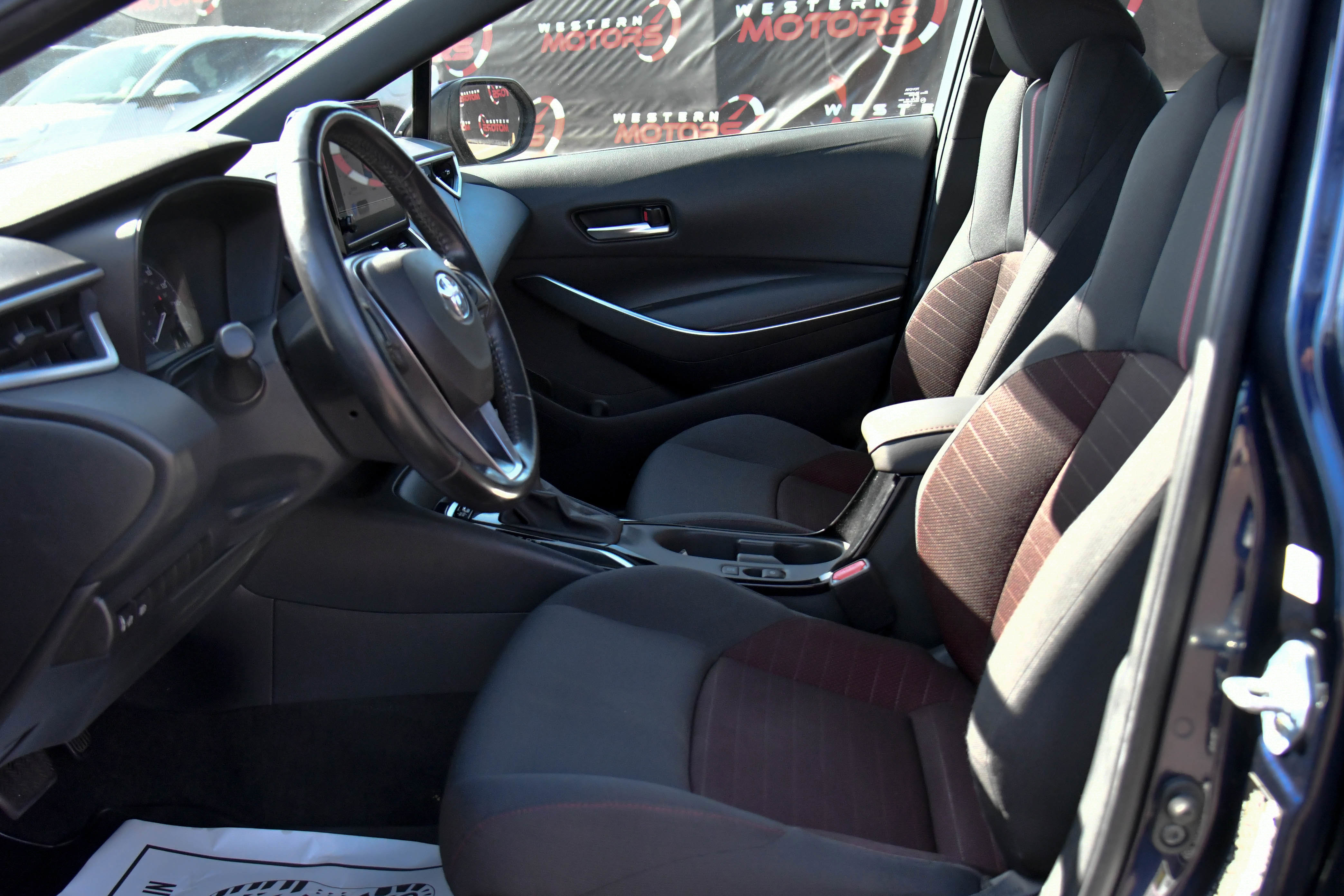 Used 2023 Toyota Corolla SE w/ SE Premium Package FWD image 17