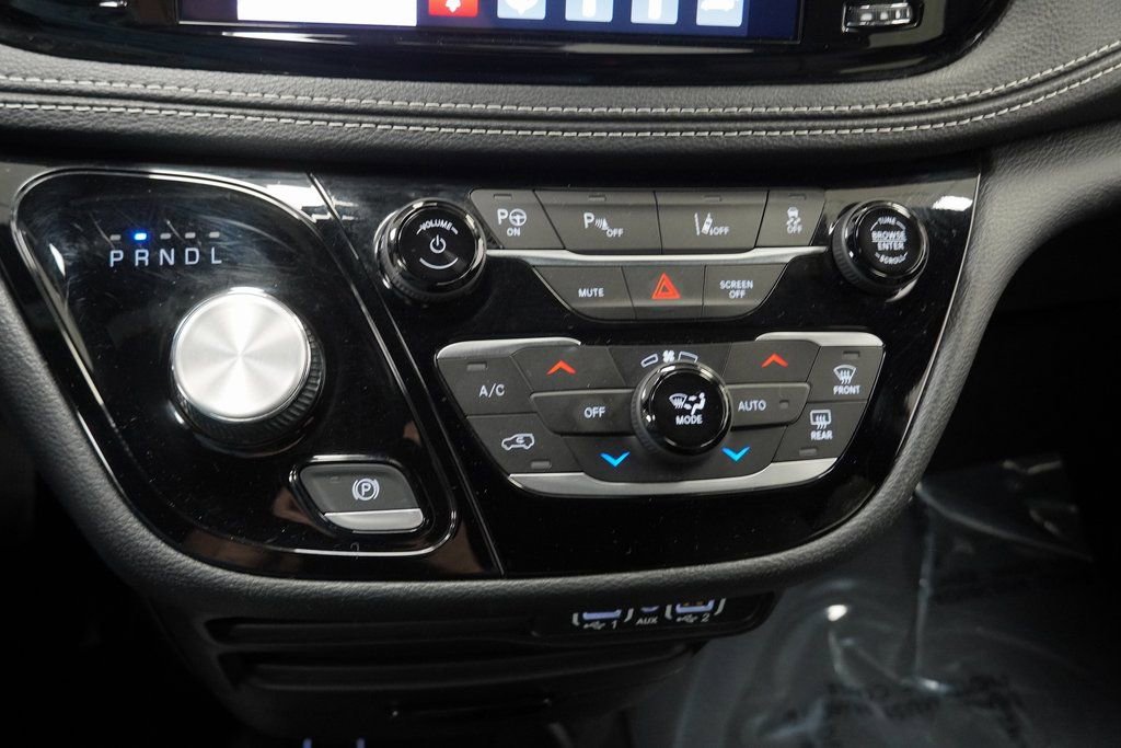 Certified 2024 Chrysler Pacifica Limited image 33