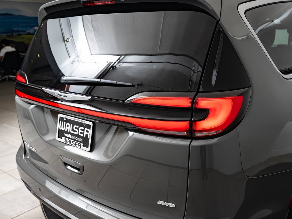 Used 2024 Chrysler Pacifica Pinnacle AWD/4WD image 9