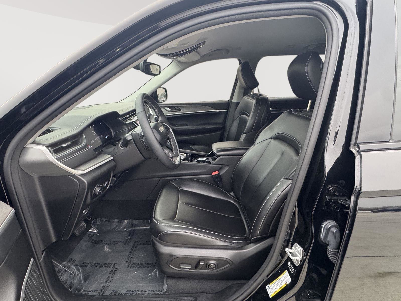 Used 2023 Jeep Grand Cherokee L Limited w/ Trailer Tow Group (B) image 4