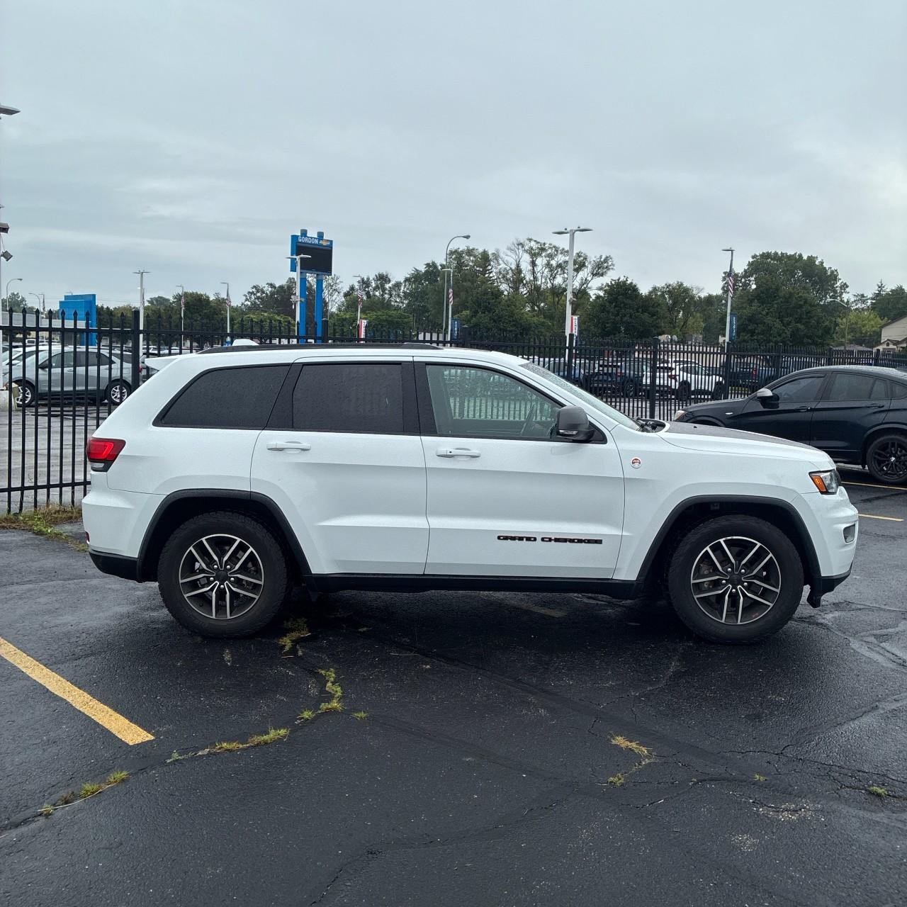 Used 2019 Jeep Grand Cherokee Trailhawk w/ Trailhawk Luxury Group AWD/4WD image 4