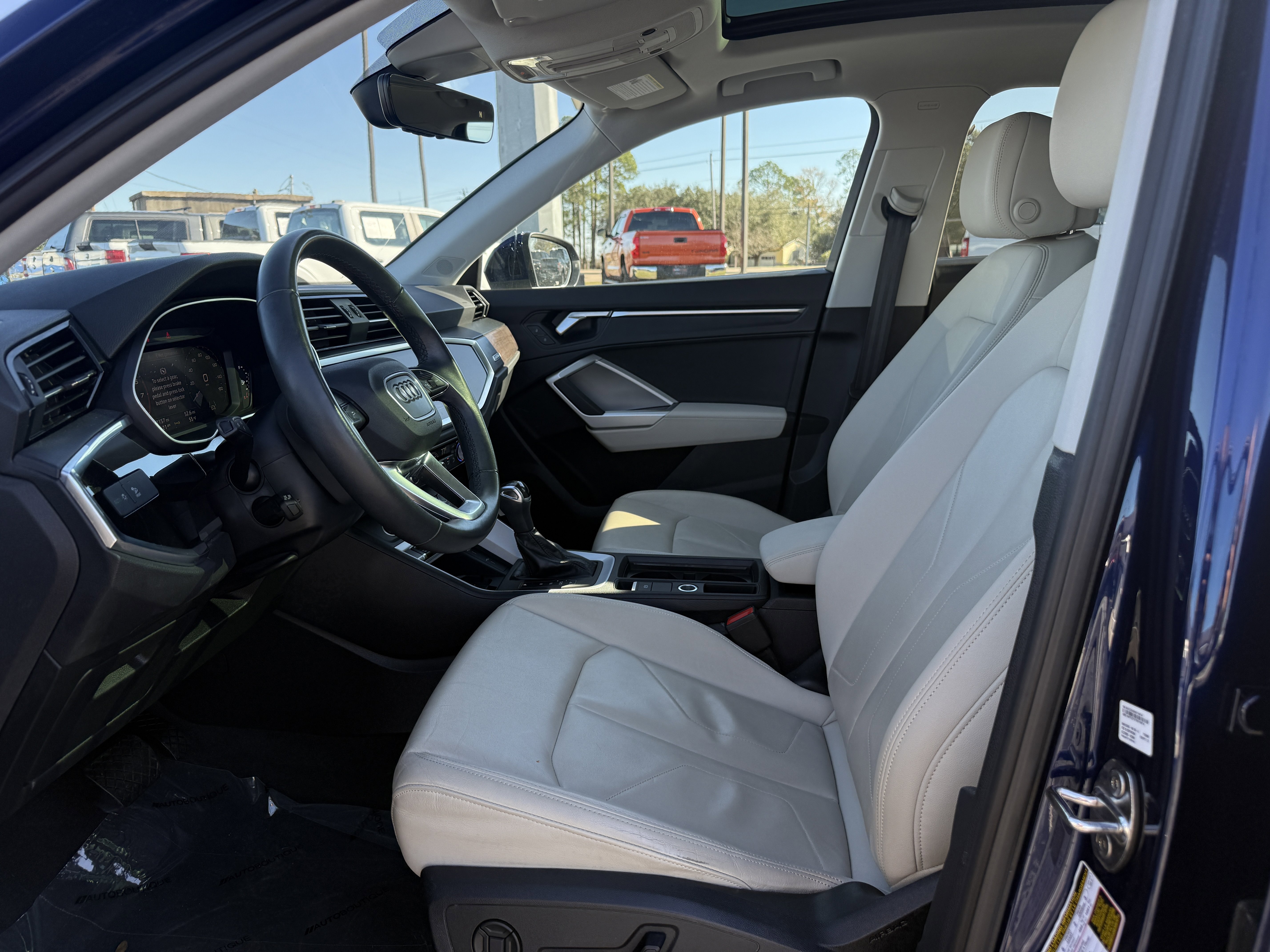 Used 2024 Audi Q3 2.0T Premium w/ Convenience Package image 46