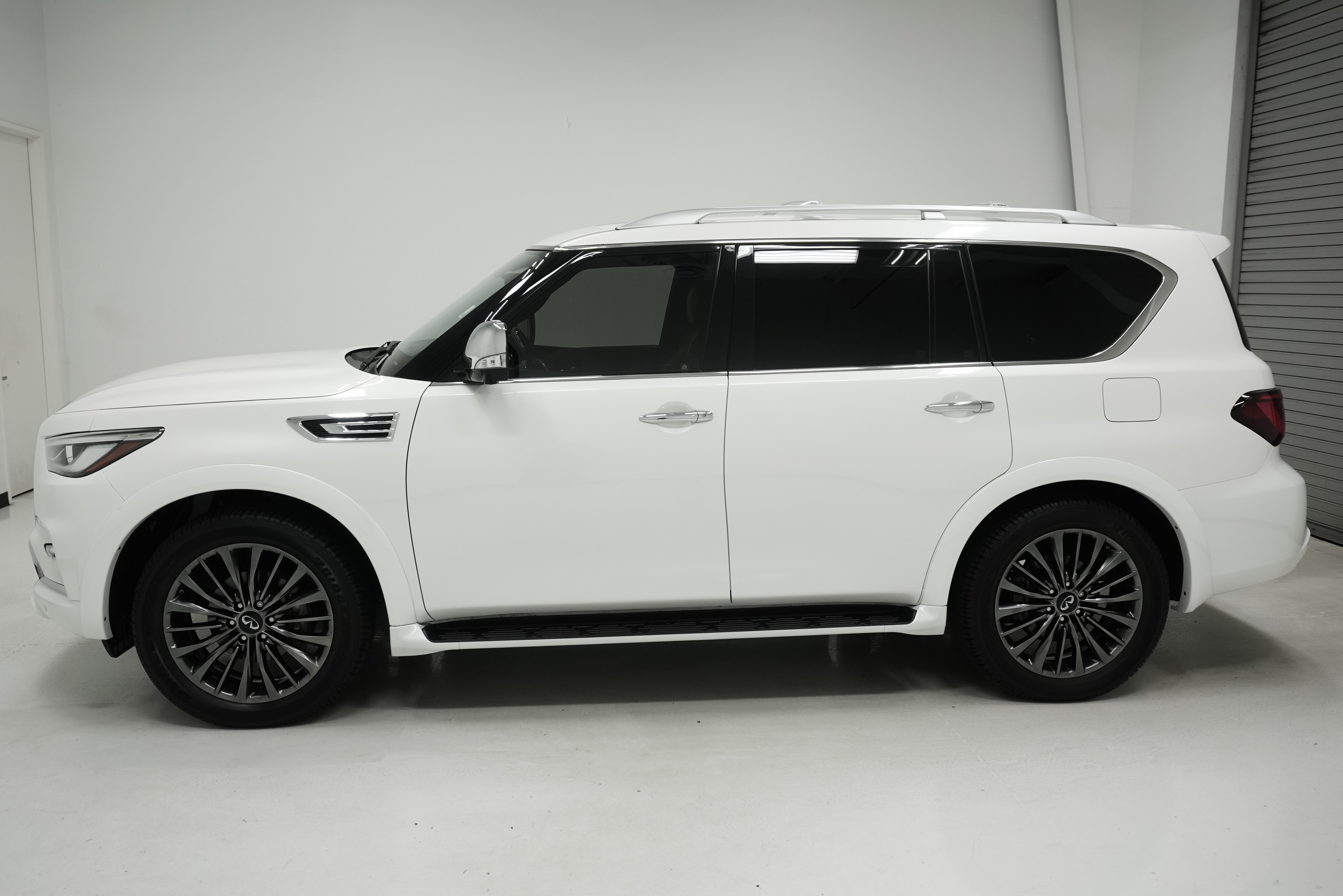 Used 2023 INFINITI QX80 Sensory w/ Cargo Package AWD/4WD image 6