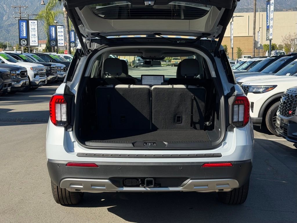 New 2026 Ford Explorer Active w/ Active Comfort Package RWD image 8