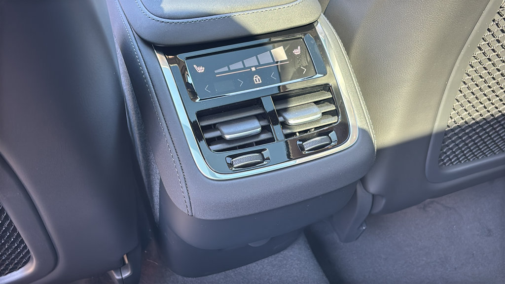 New 2027 Volvo XC90 B6 Plus AWD/4WD image 9