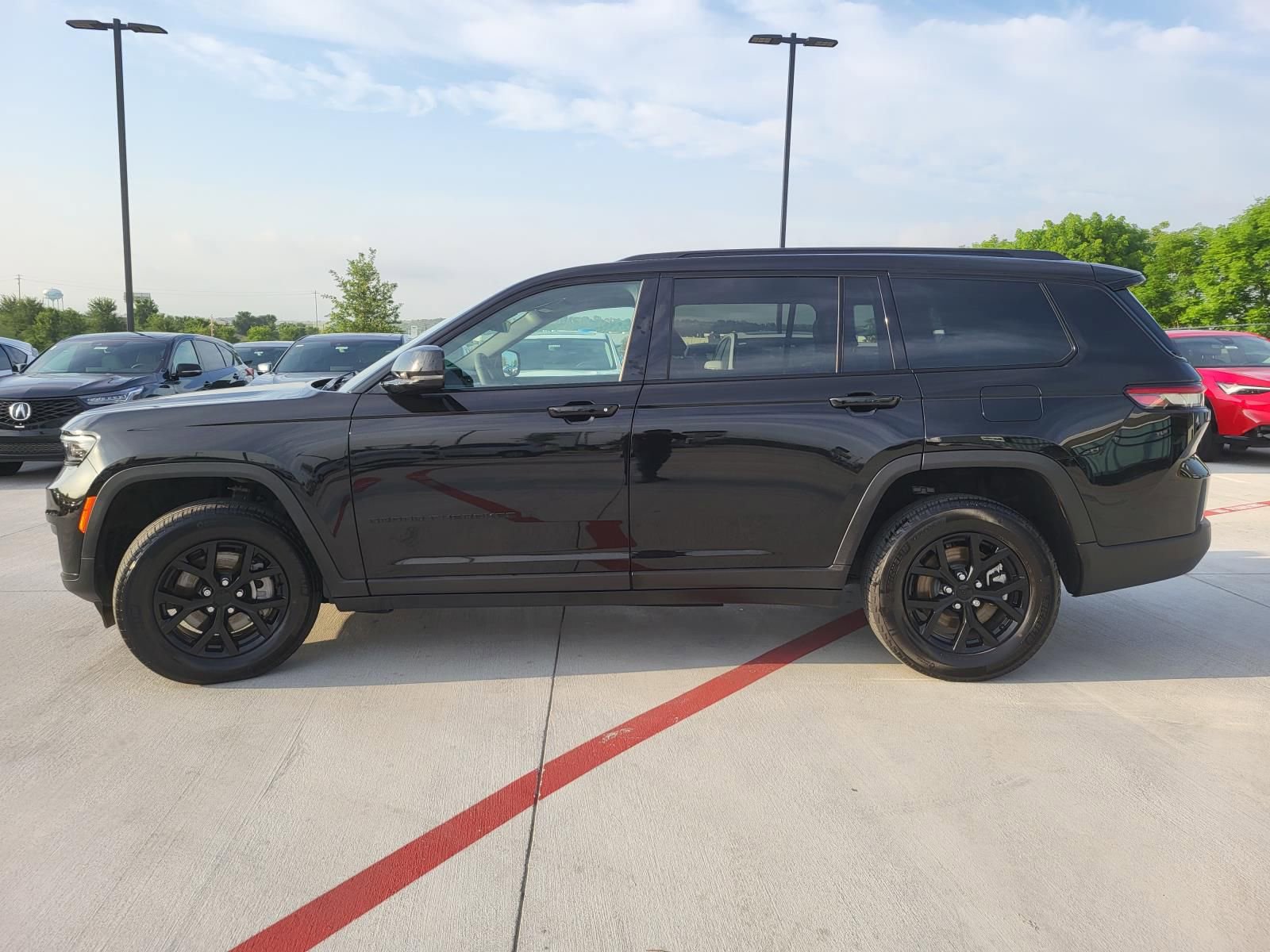 Used 2025 Jeep Grand Cherokee L Altitude RWD image 3