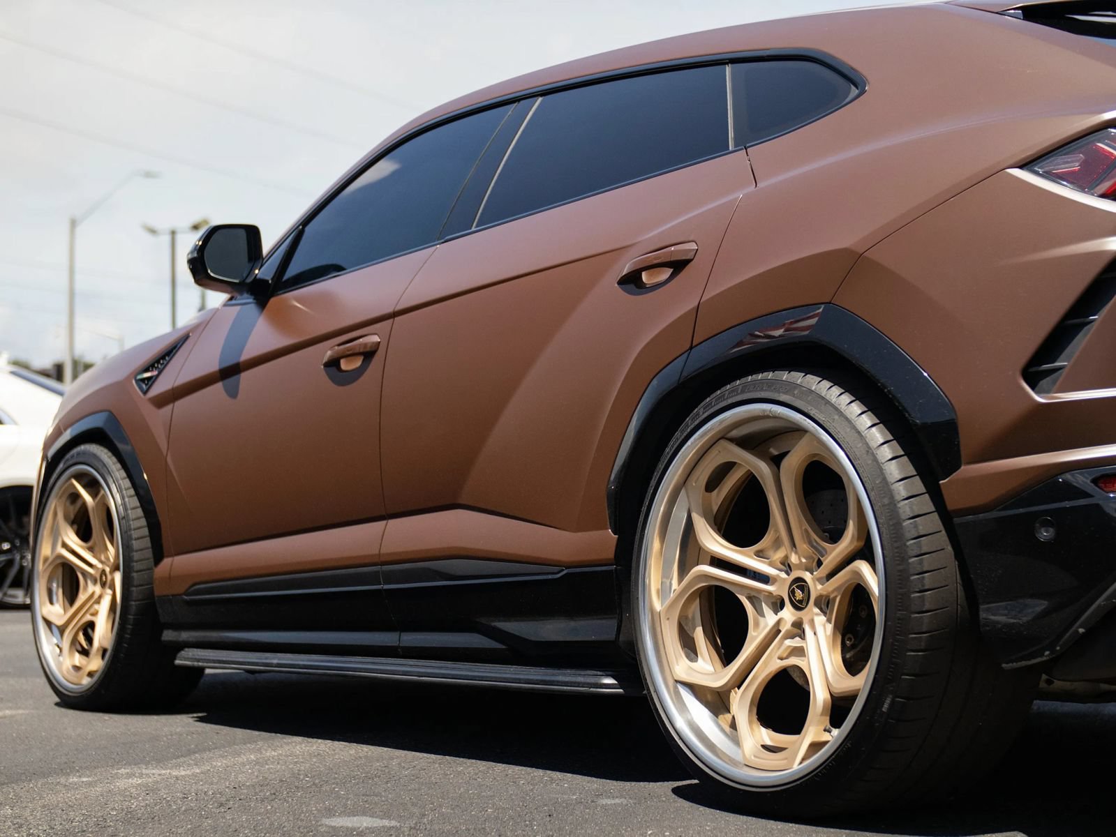 Used 2019 Lamborghini Urus AWD/4WD image 17