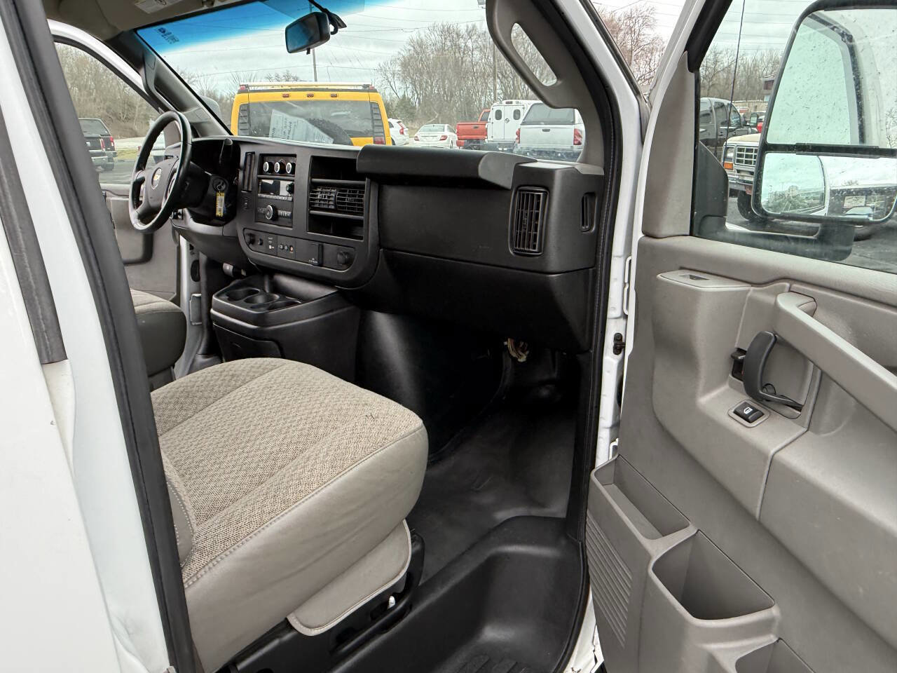 Used 2021 Chevrolet Express 3500 w/ Power Convenience Package image 17