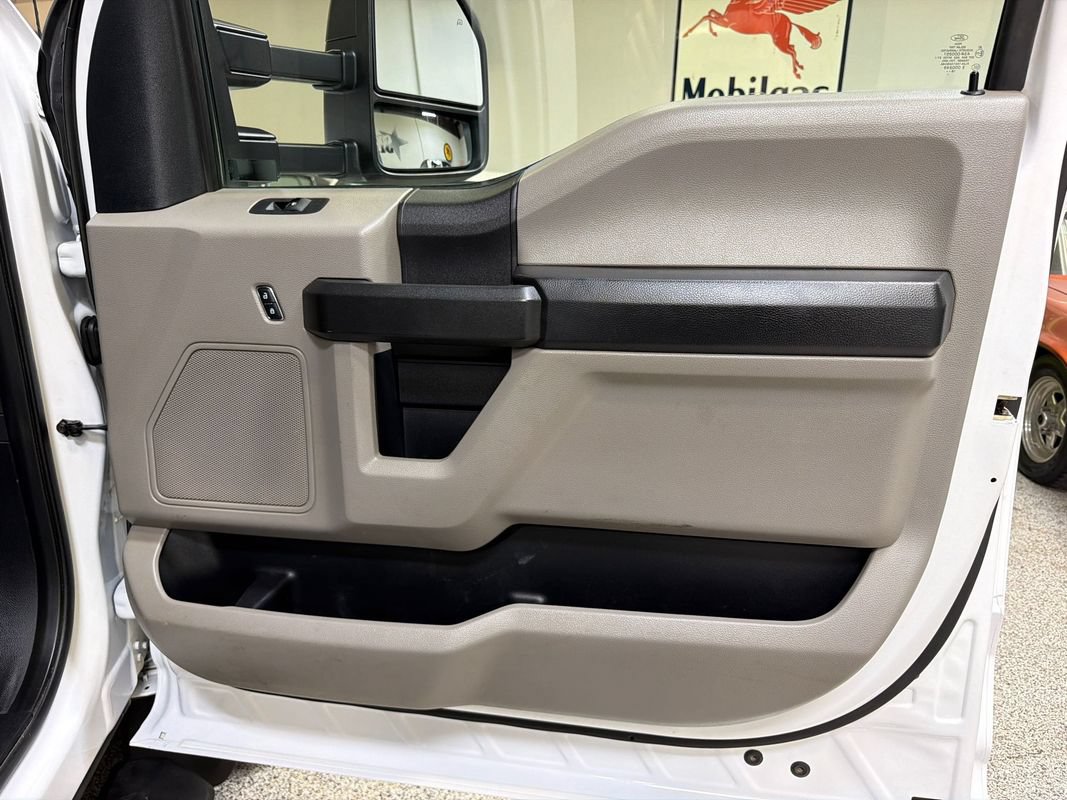 Used 2019 Ford F550 2WD Regular Cab Super Duty image 32