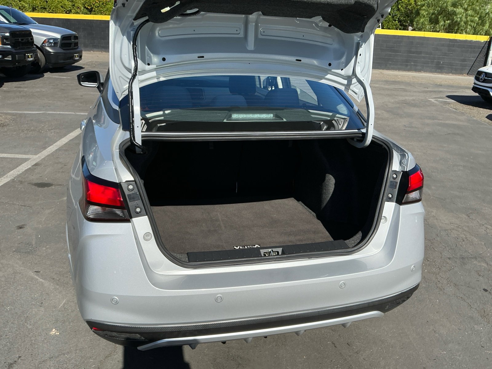 Used 2020 Nissan Versa SV w/ Trunk Package image 25