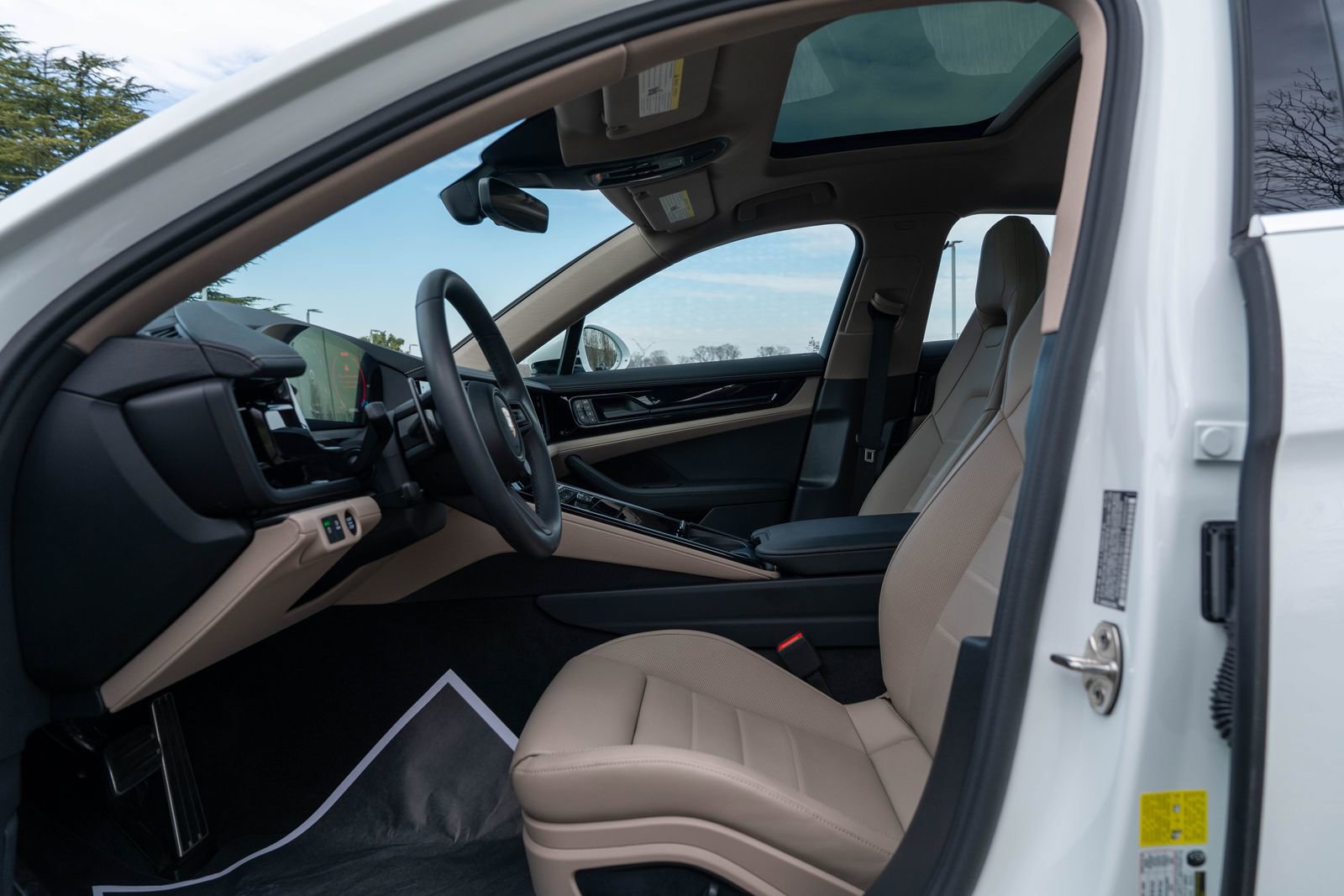 Certified 2025 Porsche Panamera image 24