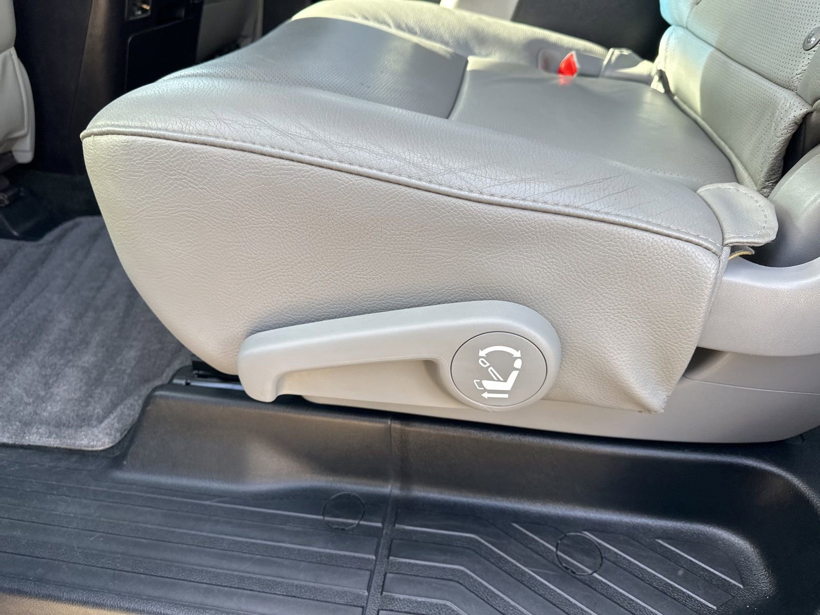 Used 2014 Toyota Sequoia Platinum AWD/4WD image 30