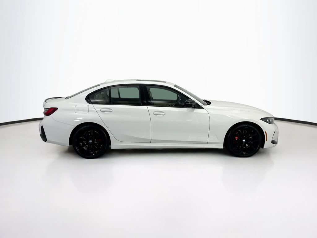 Used 2026 BMW 330i Sedan w/ M Sport Package RWD image 4