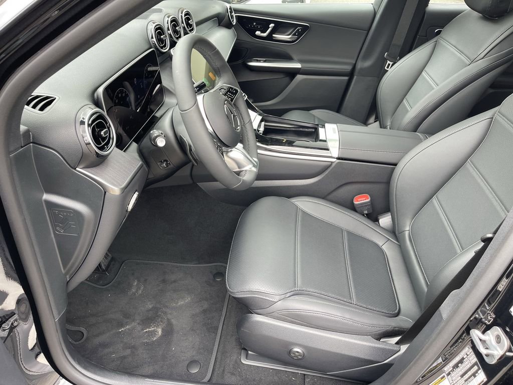 Used 2025 Mercedes-Benz GLC 300 4MATIC image 8